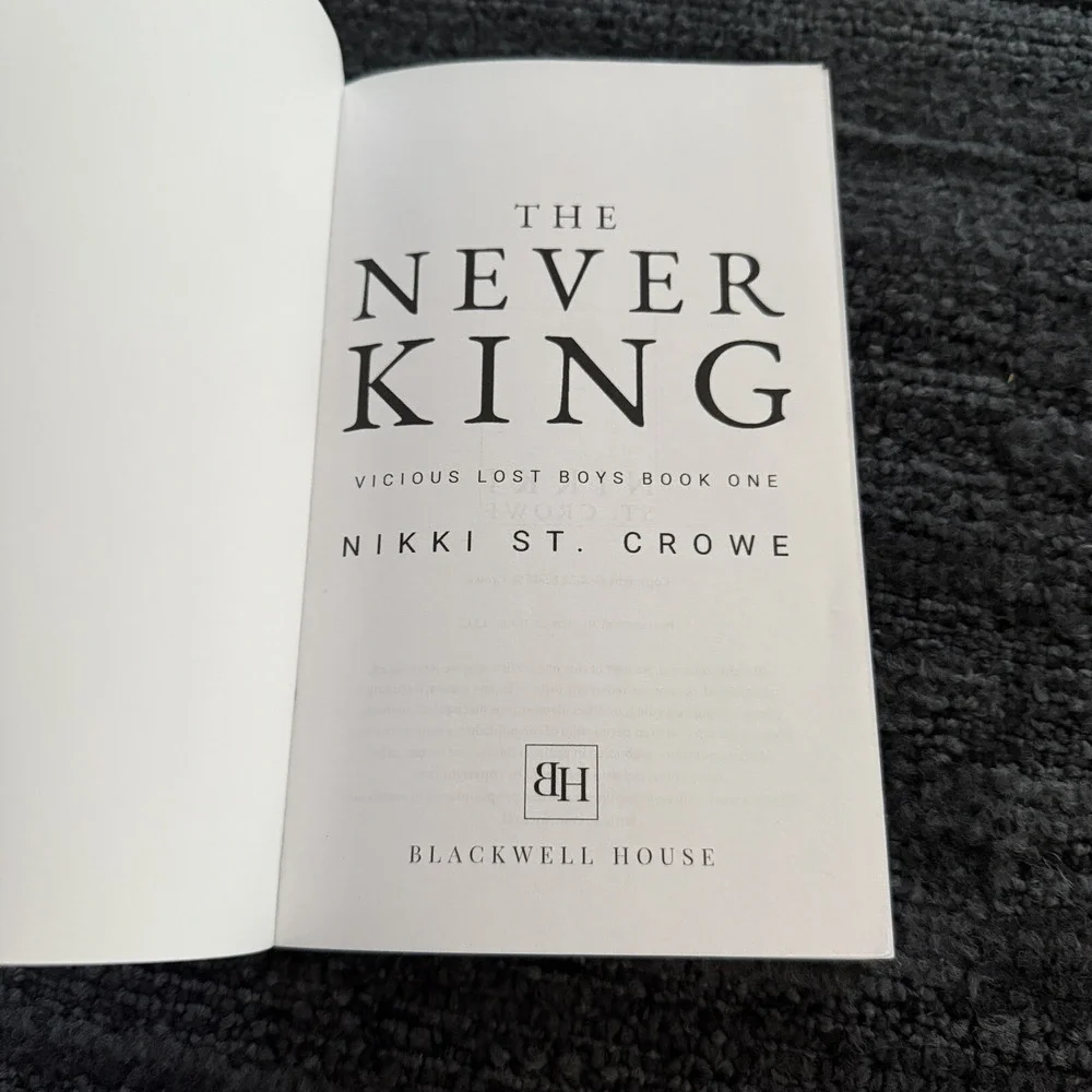 The Never King Vicious Lost Boys Nikki St‎ Crowe Book Paperback